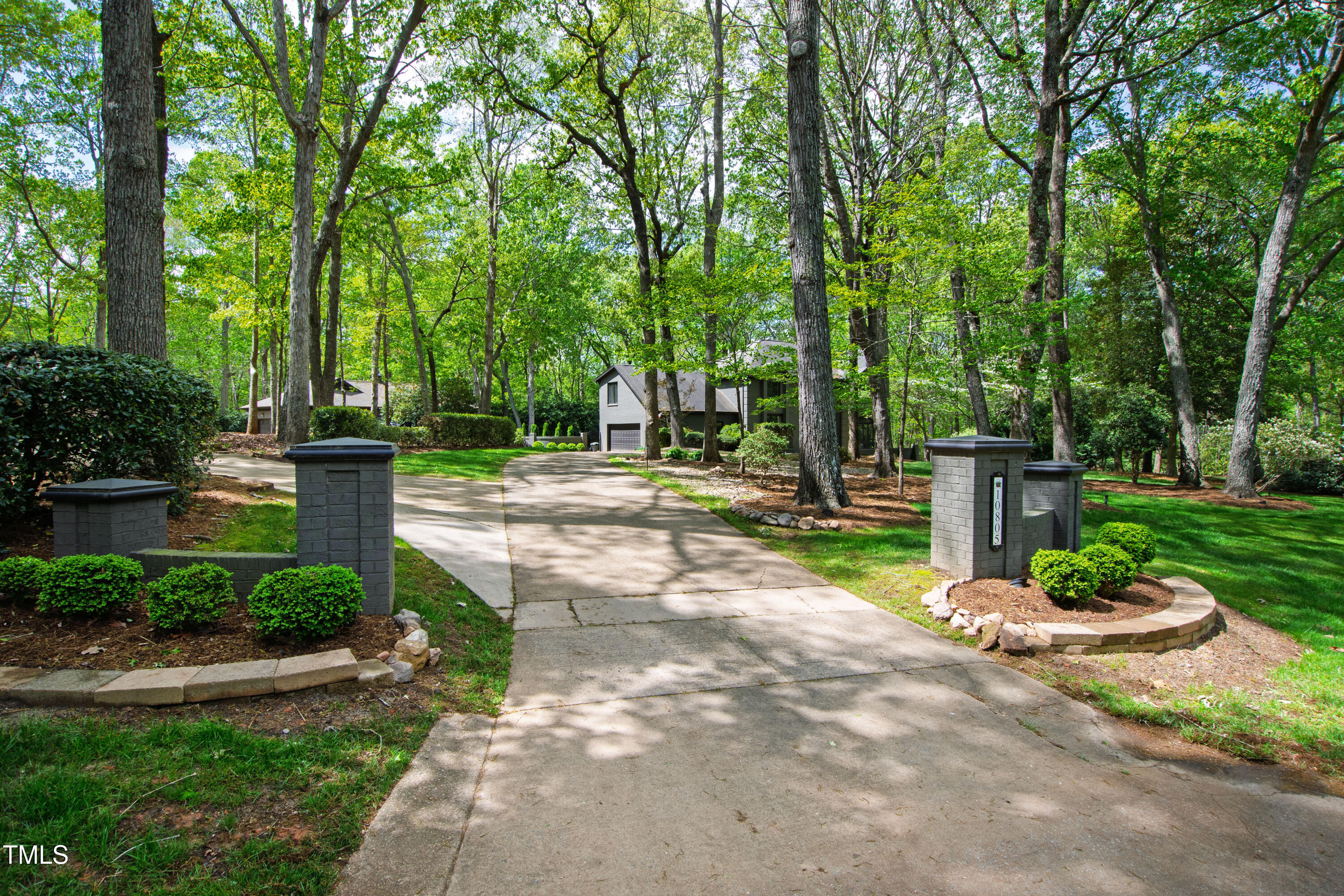 10805 The Olde Place