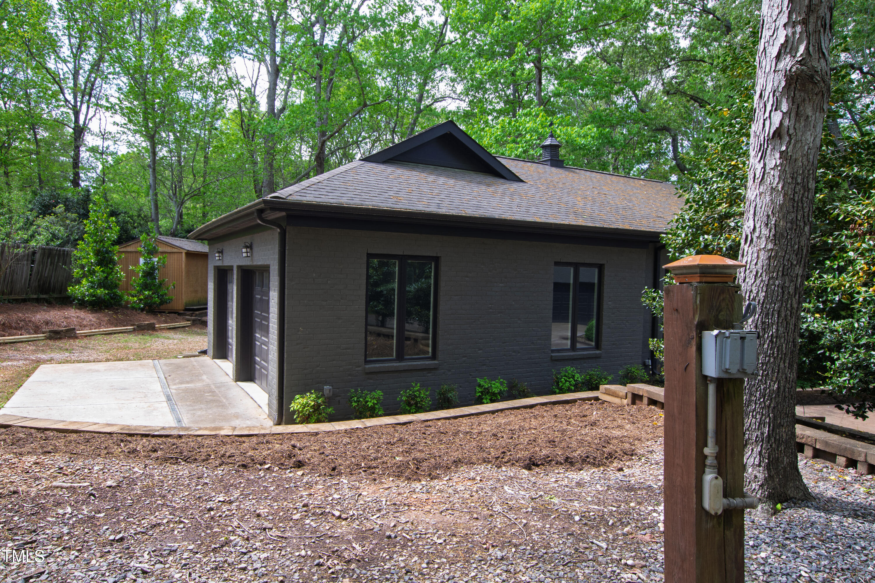 10805 The Olde Place