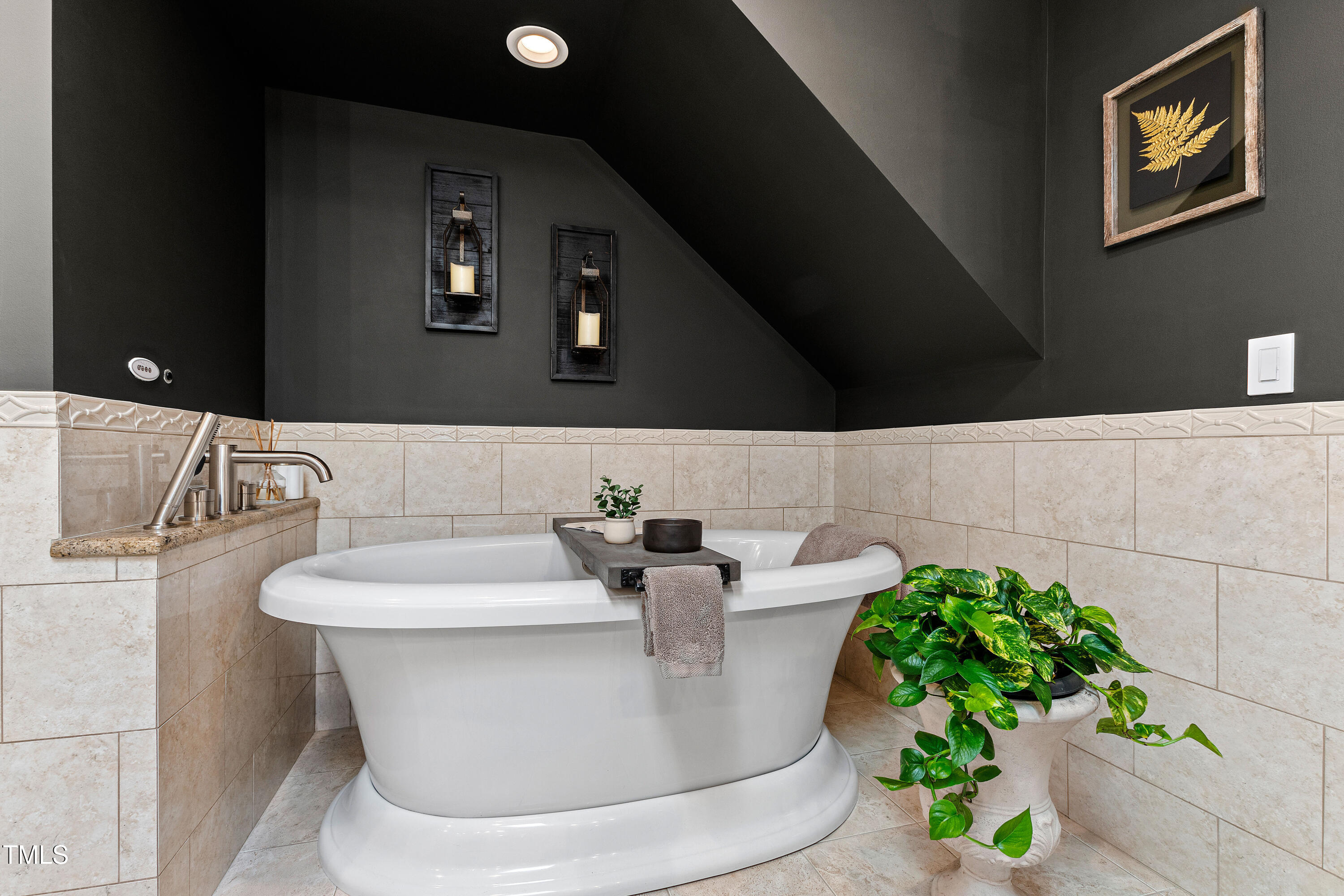 10805 The Olde Place