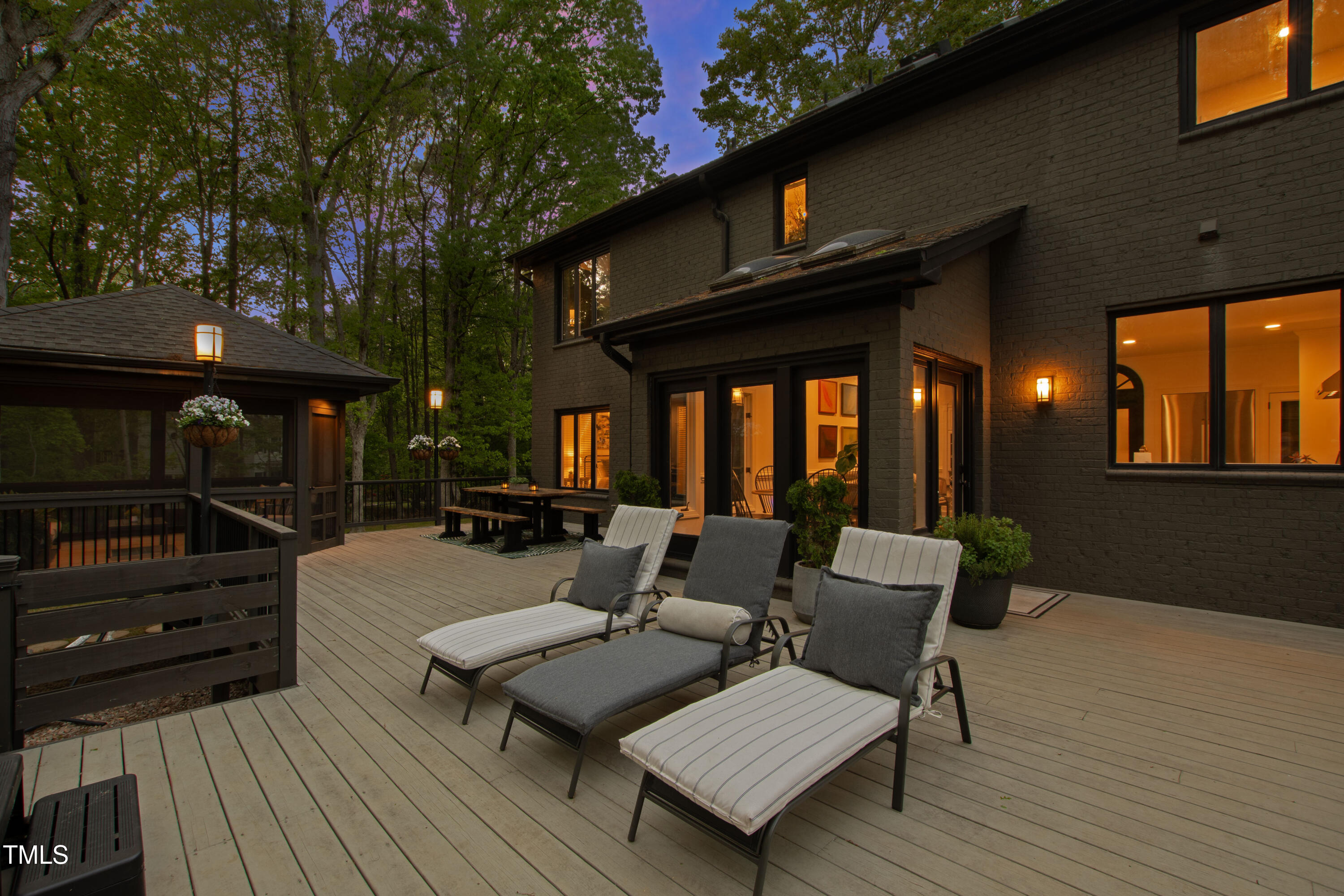 10805 The Olde Place