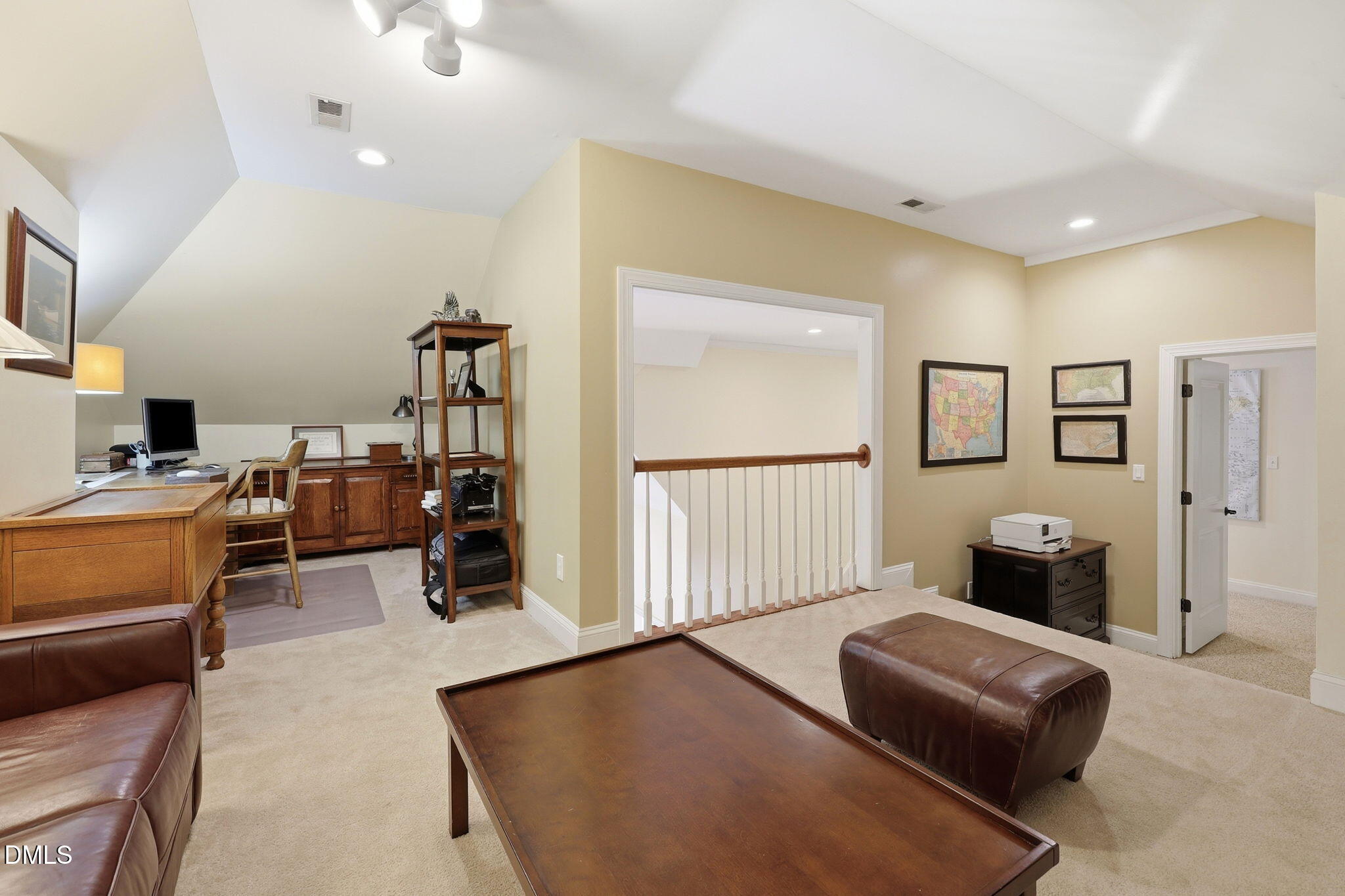 6 King William Court