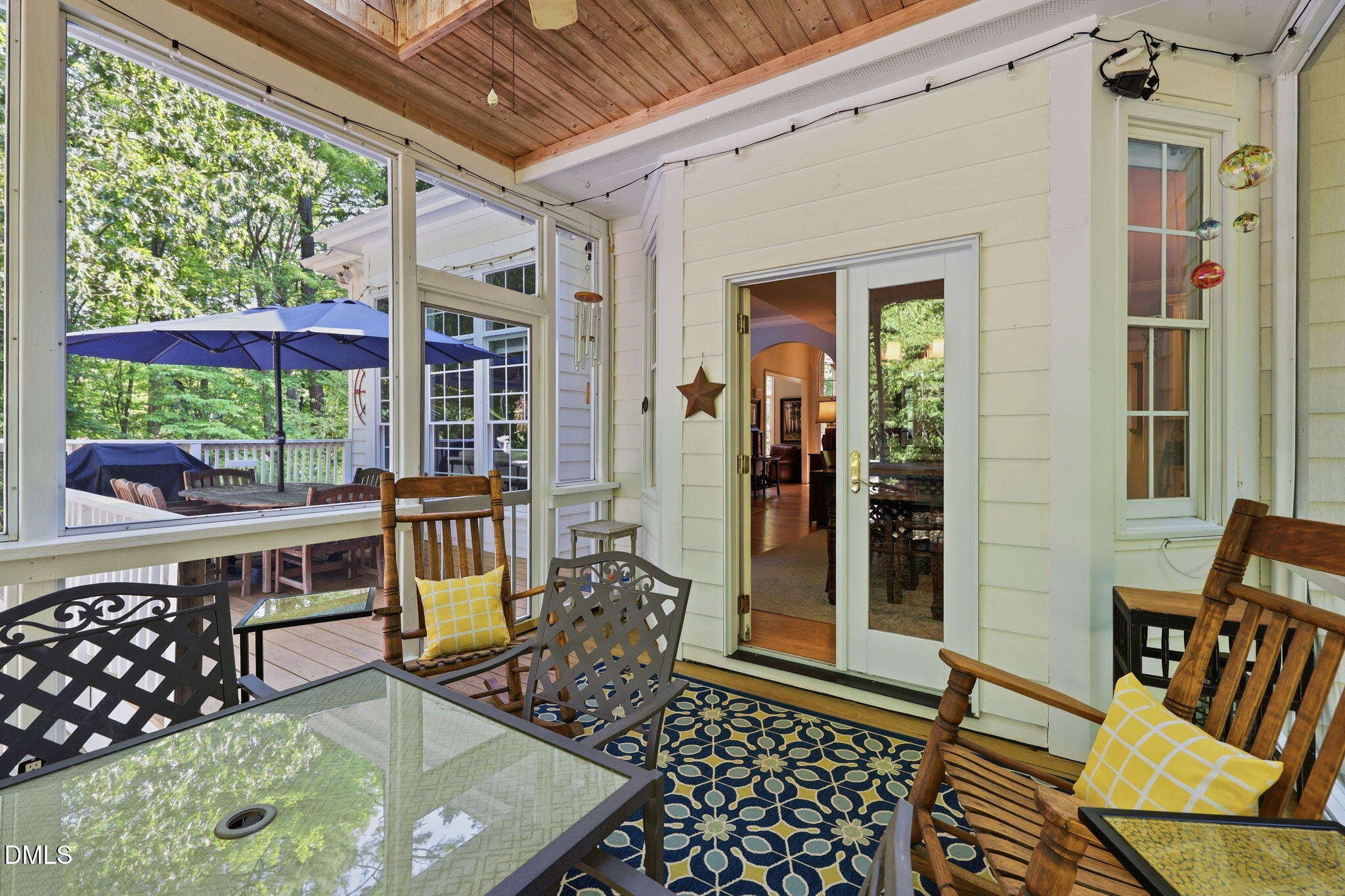 6 King William Court