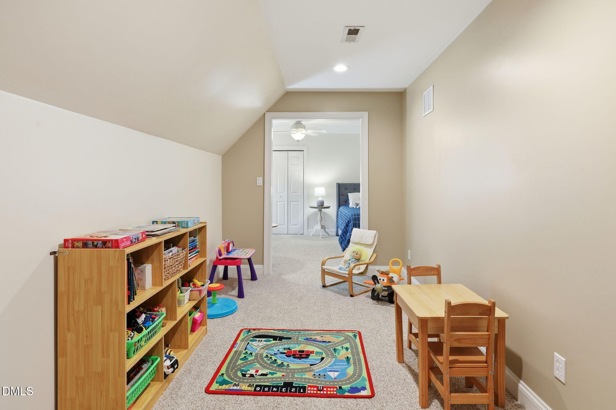 6 King William Court