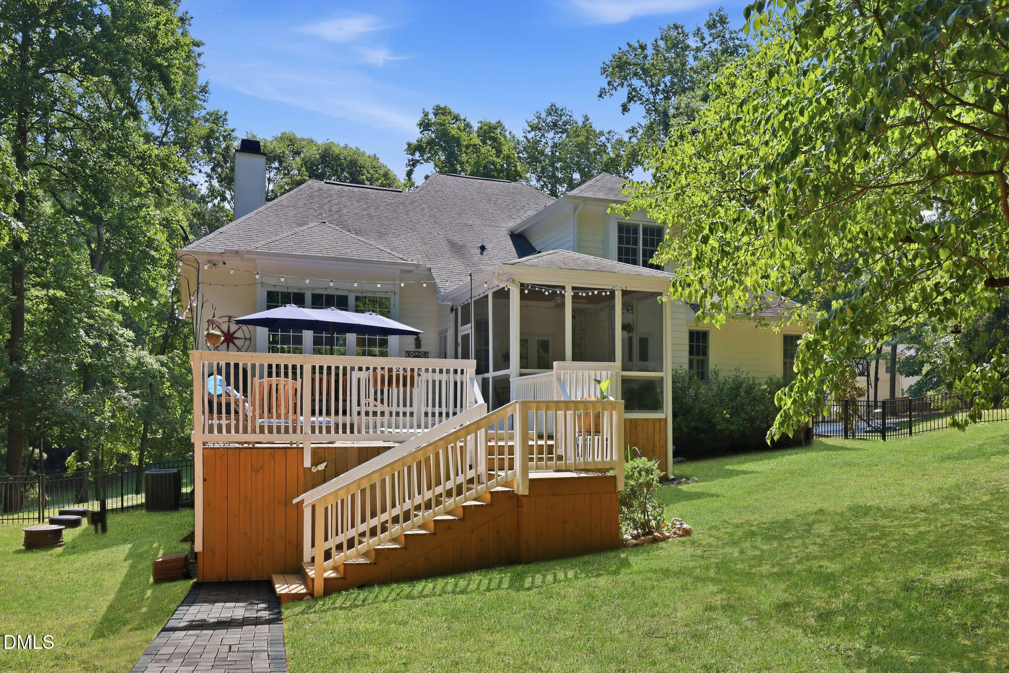 6 King William Court