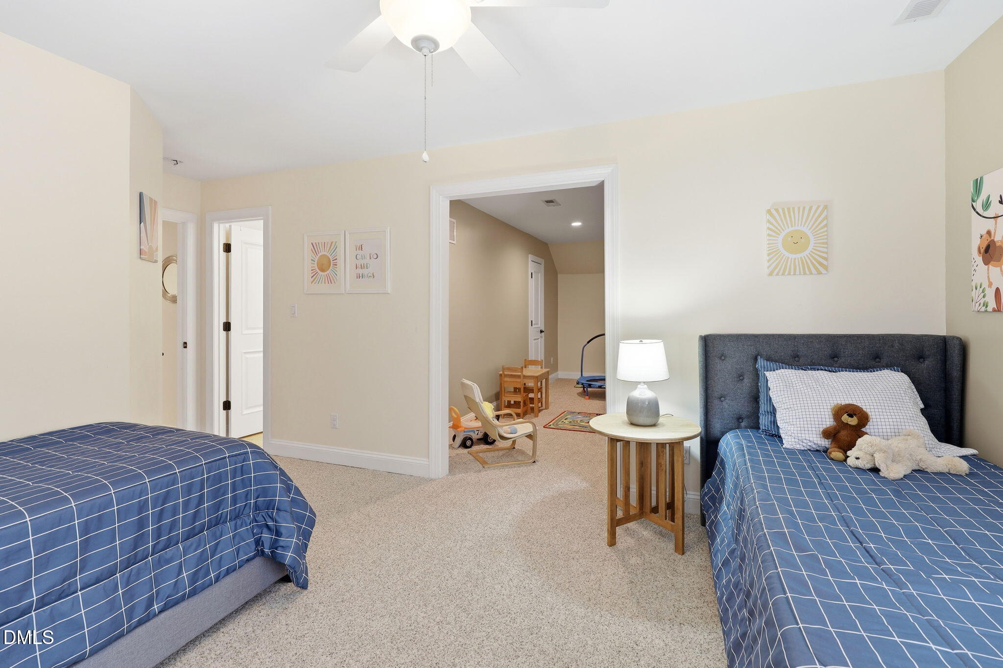 6 King William Court