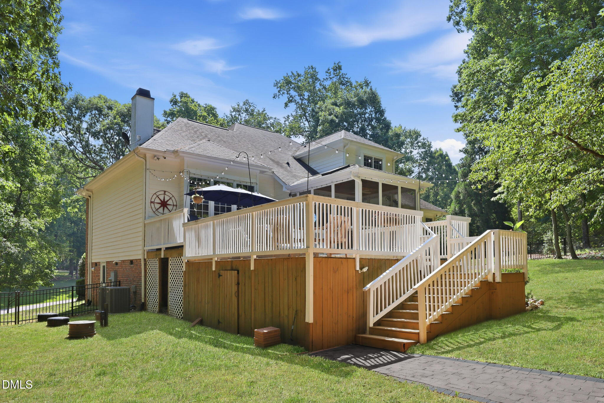 6 King William Court