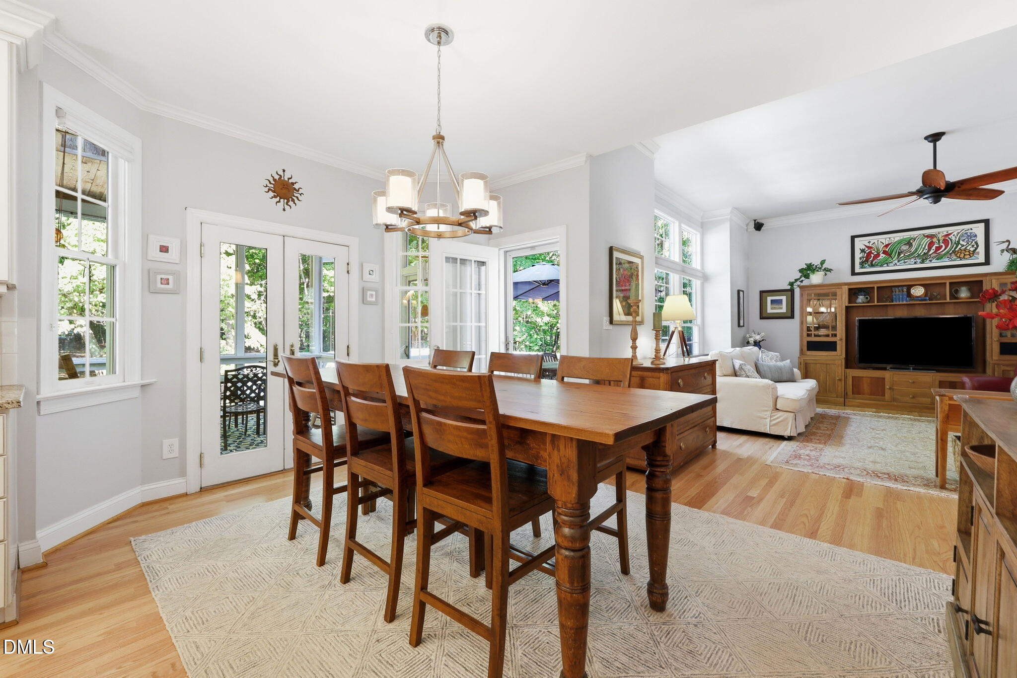 6 King William Court