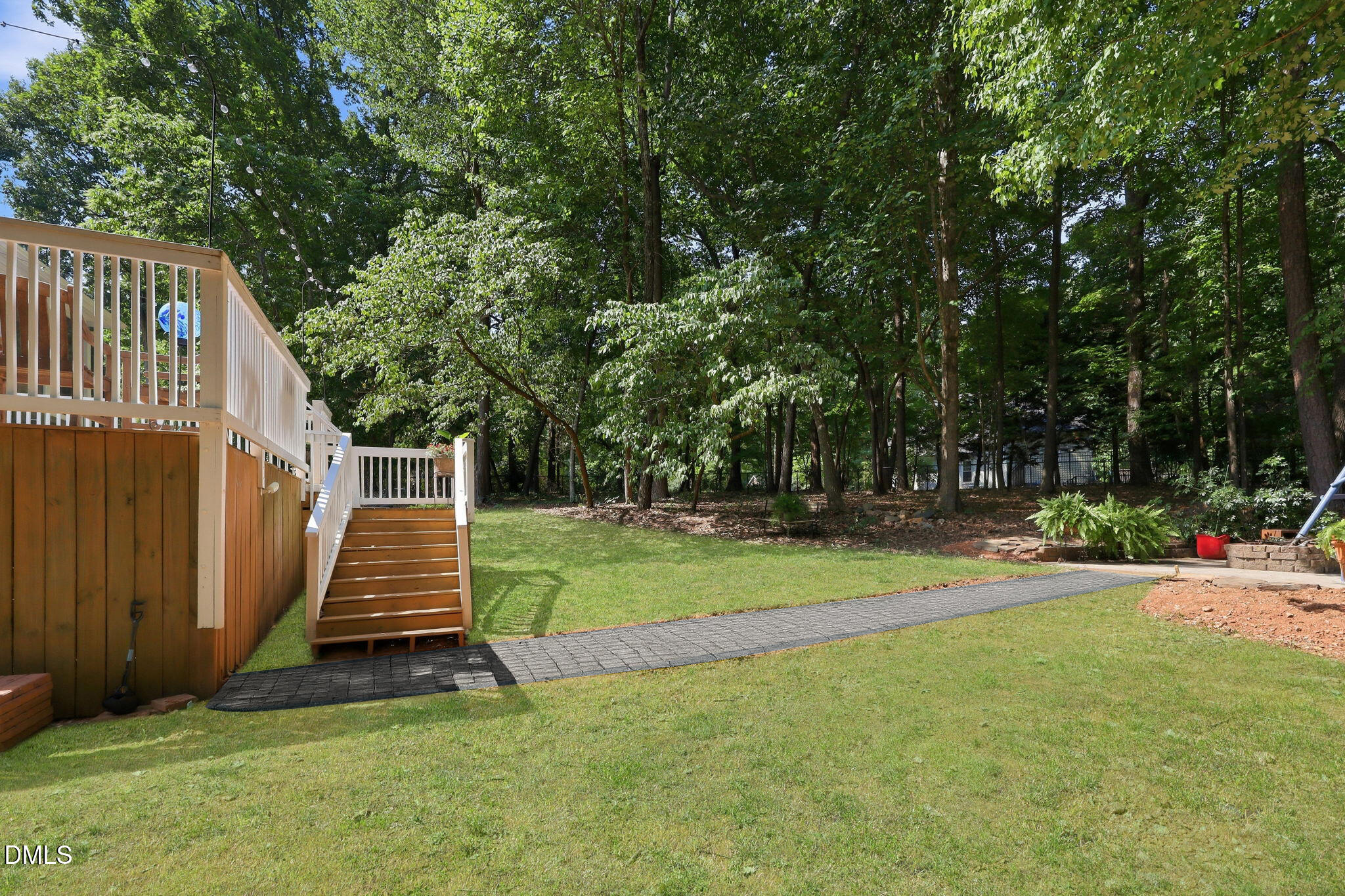 6 King William Court
