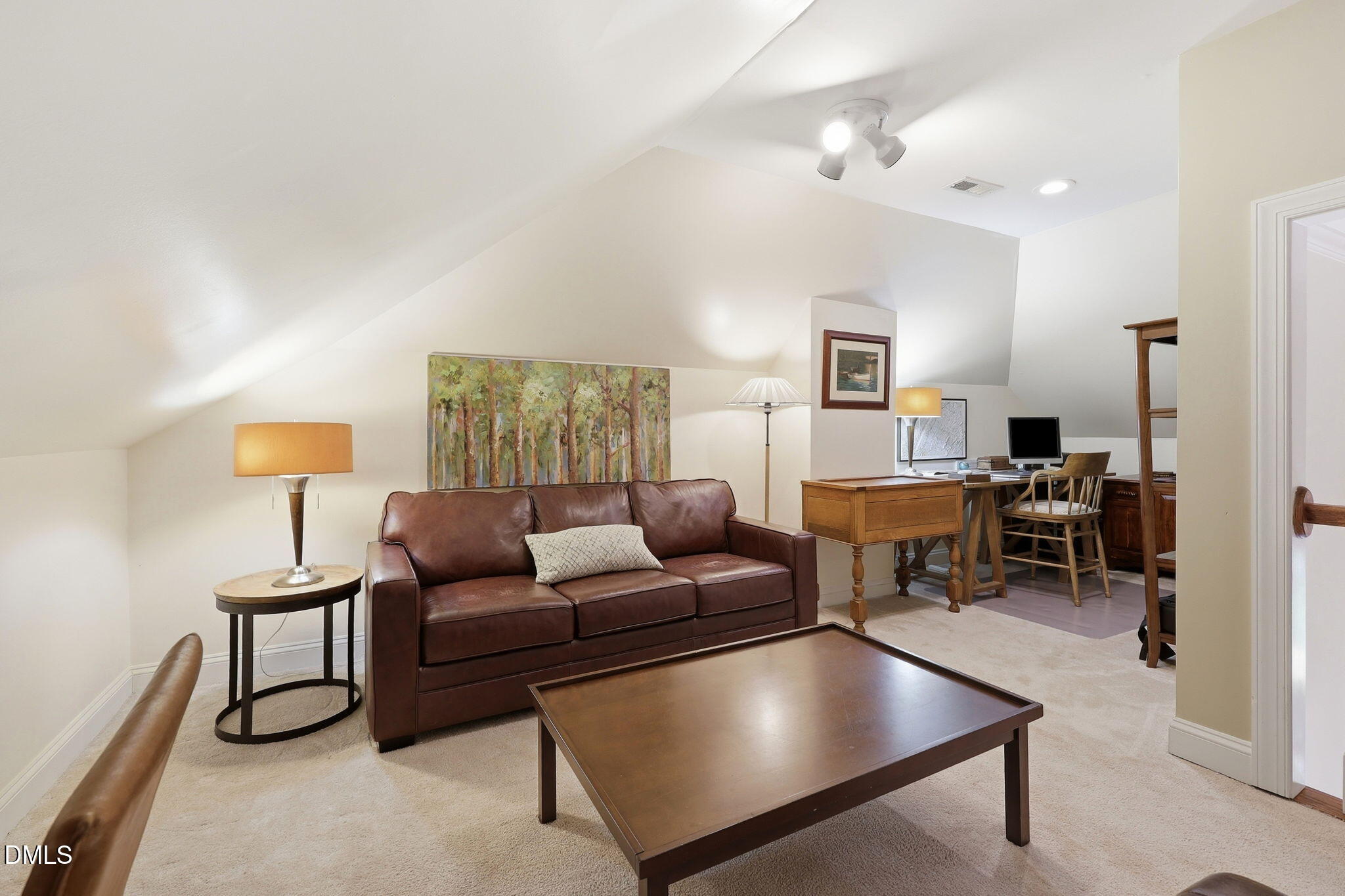 6 King William Court