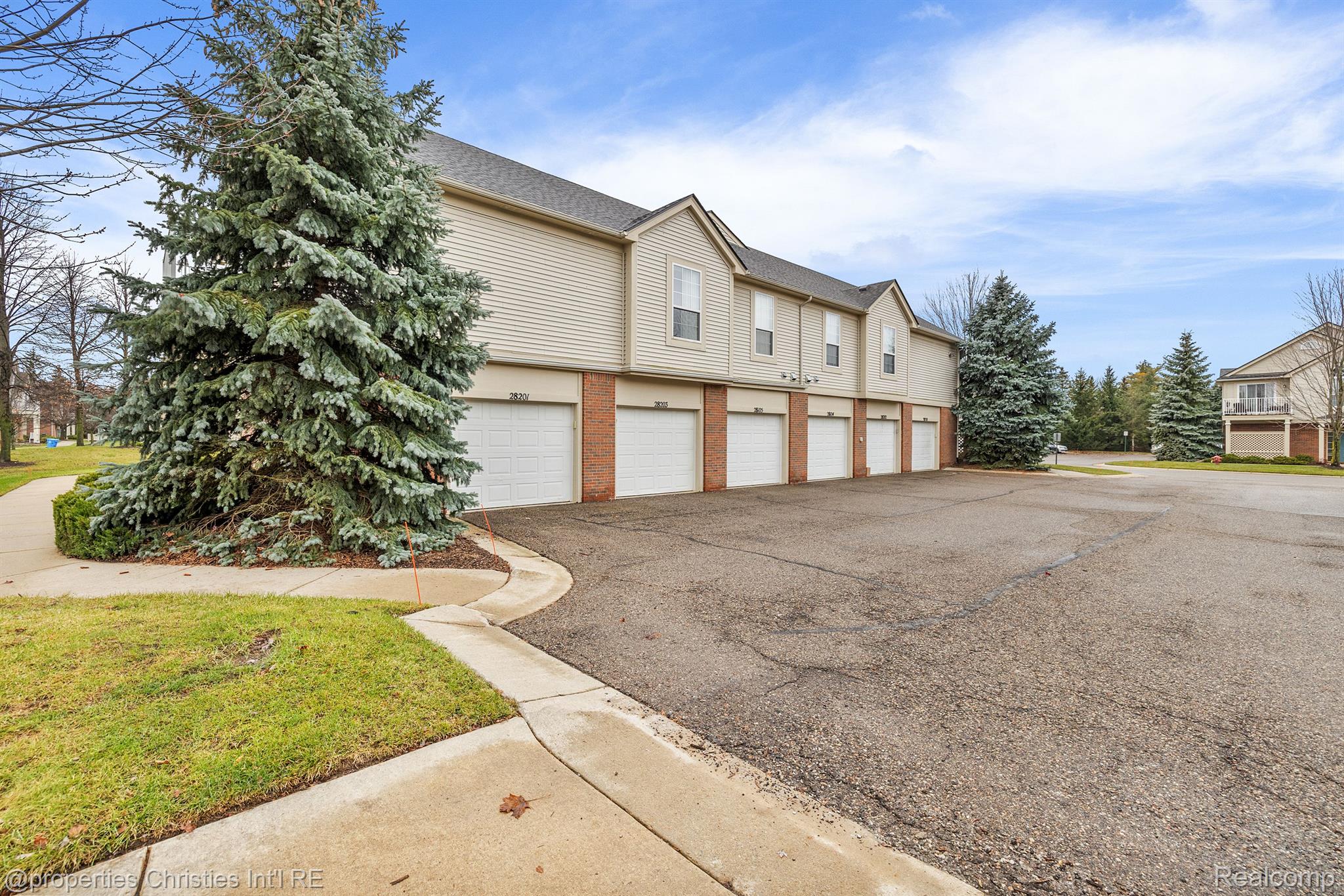 28203 CHESAPEAKE Circle
