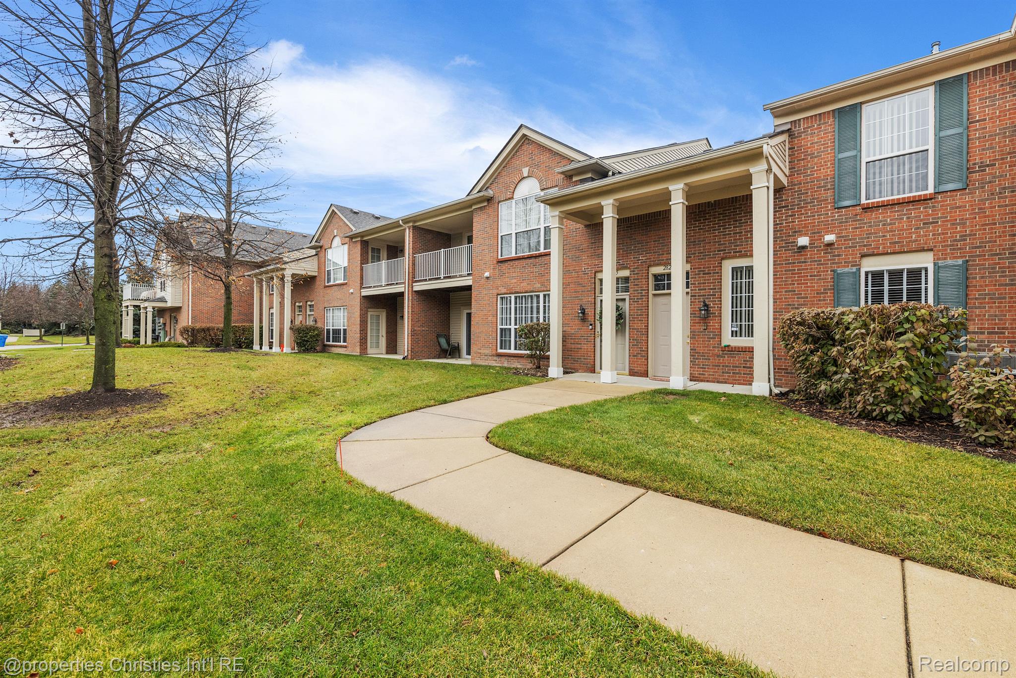 28203 CHESAPEAKE Circle