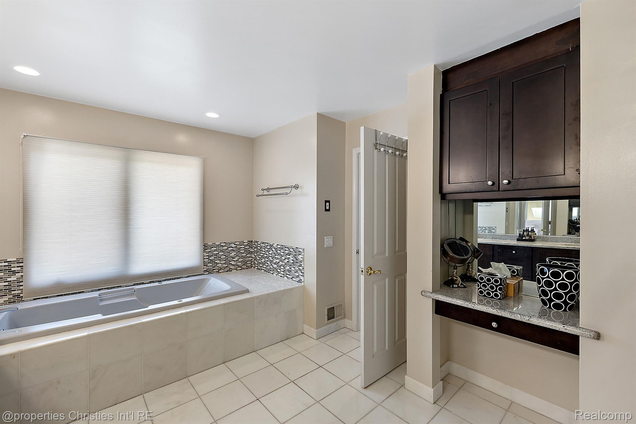 6690 TORYBROOKE Circle