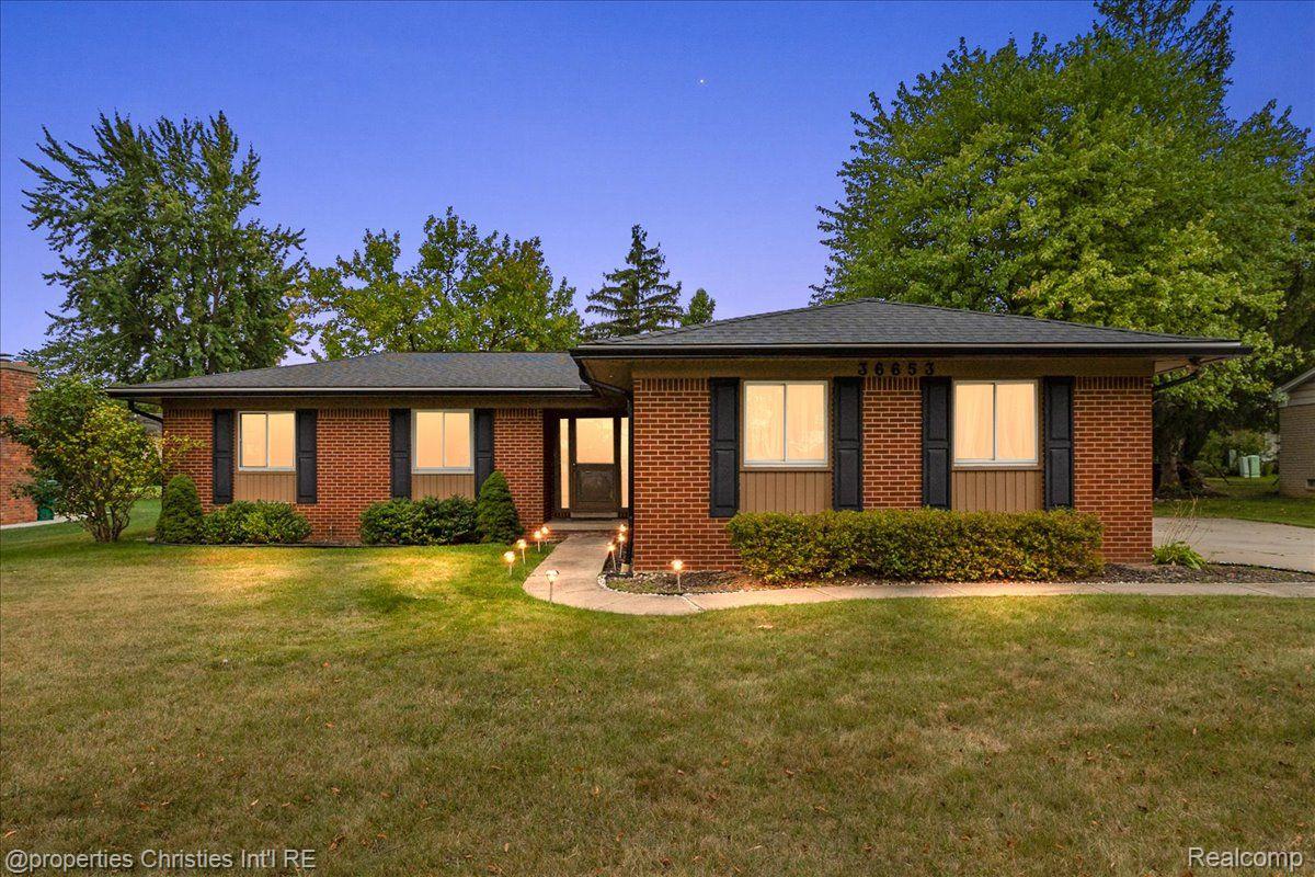 36653 Lansbury Lane