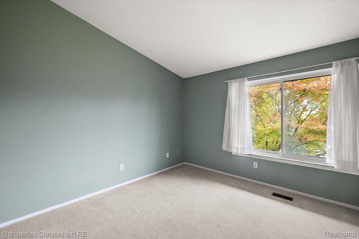 1806 S Hill Boulevard