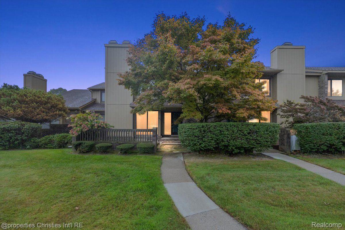 1806 S Hill Boulevard