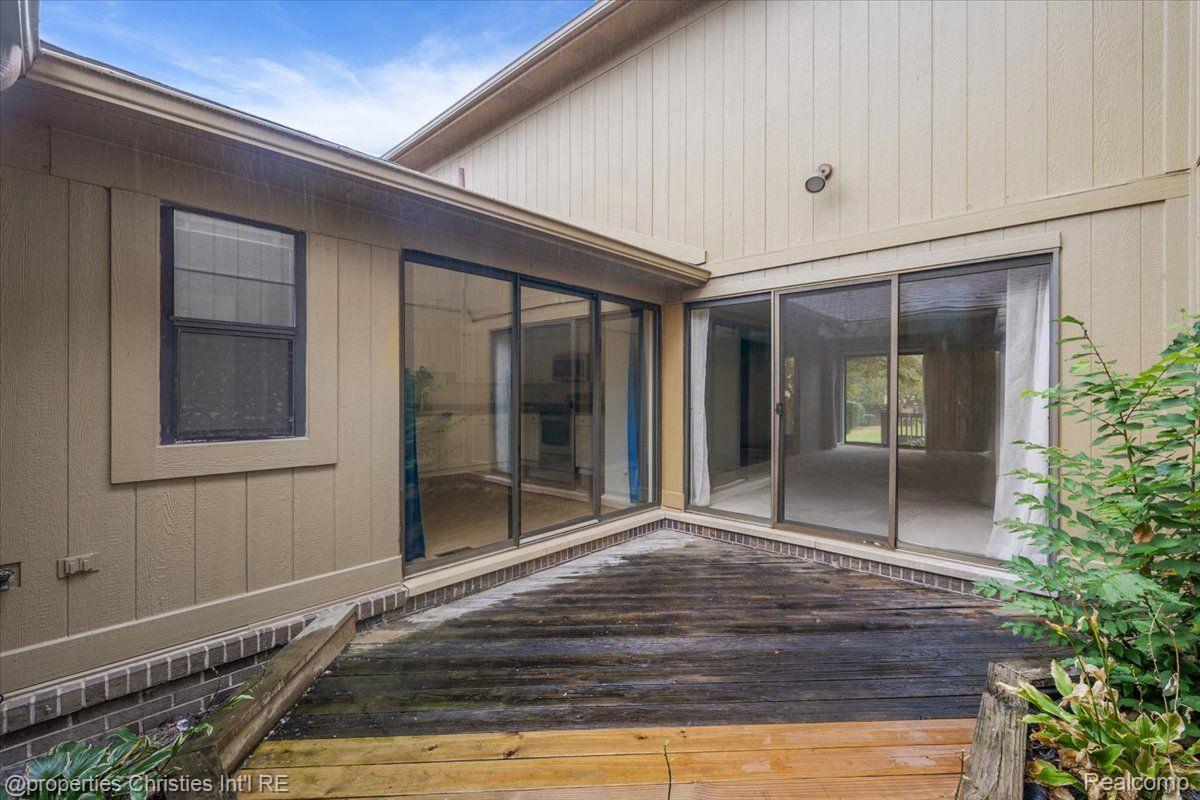 1806 S Hill Boulevard