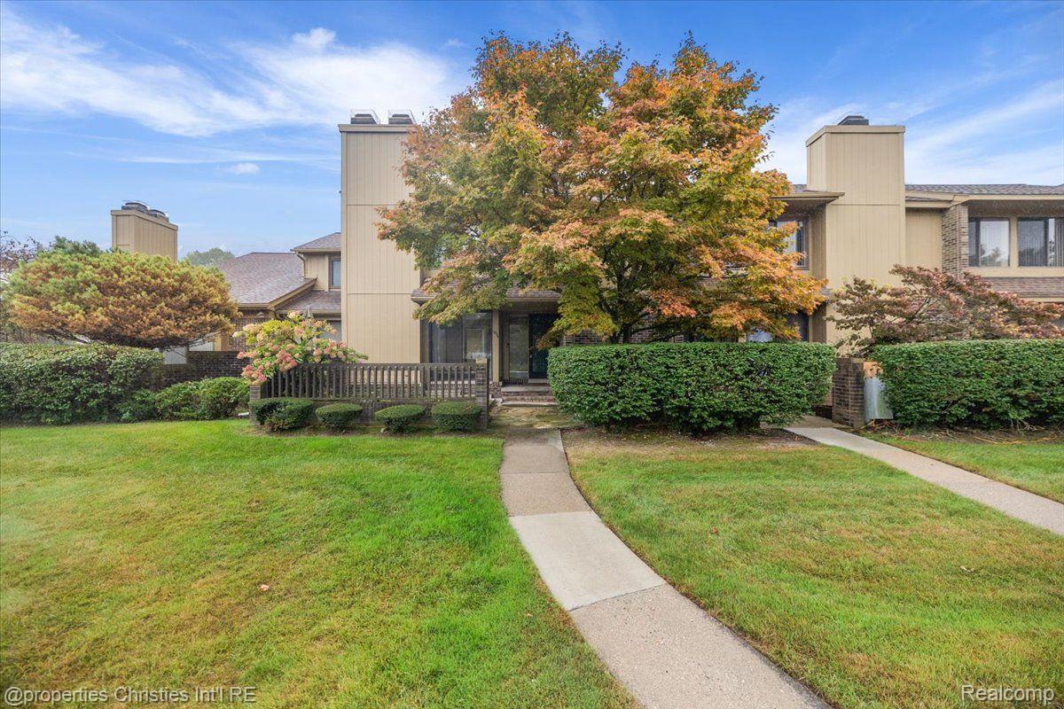 1806 S Hill Boulevard