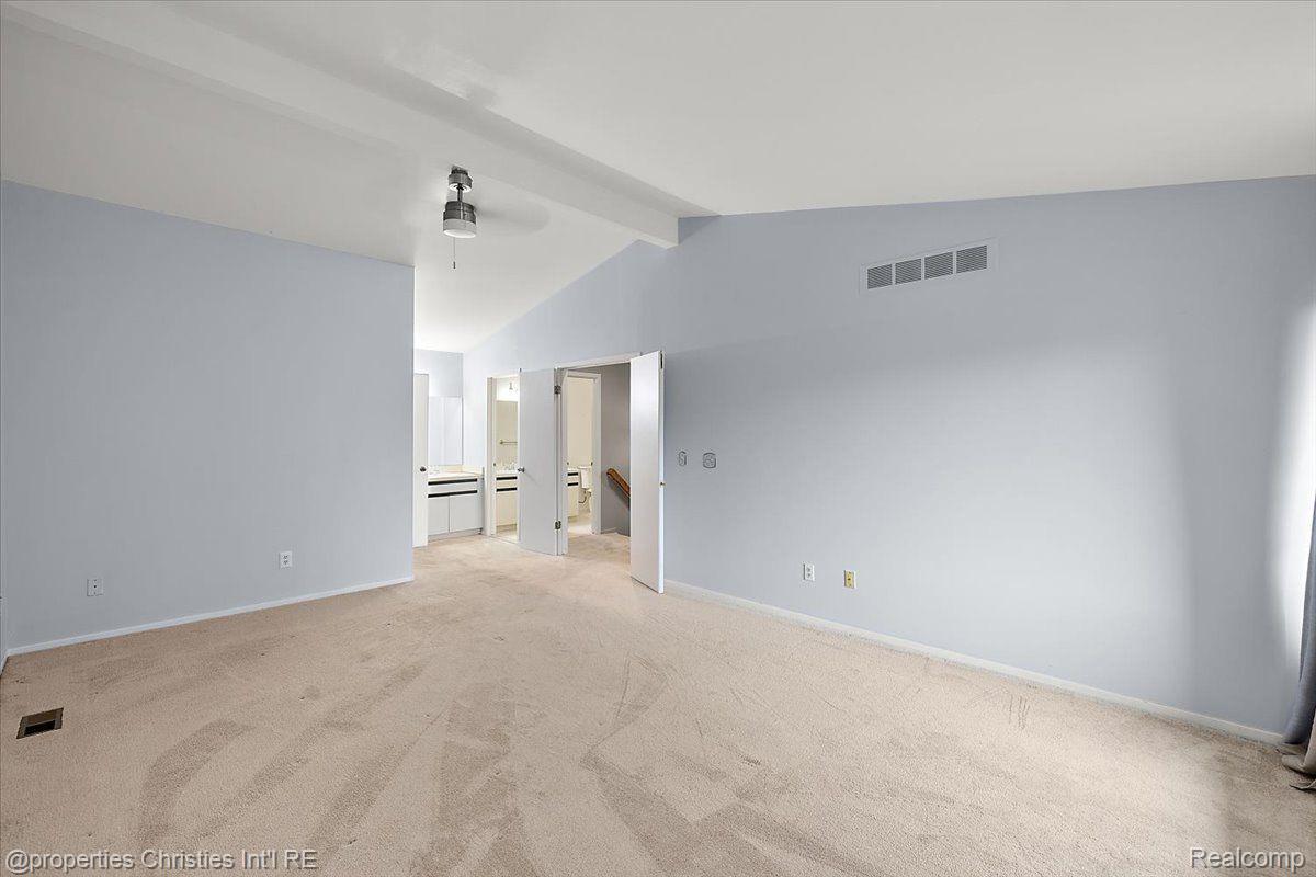 1806 S Hill Boulevard