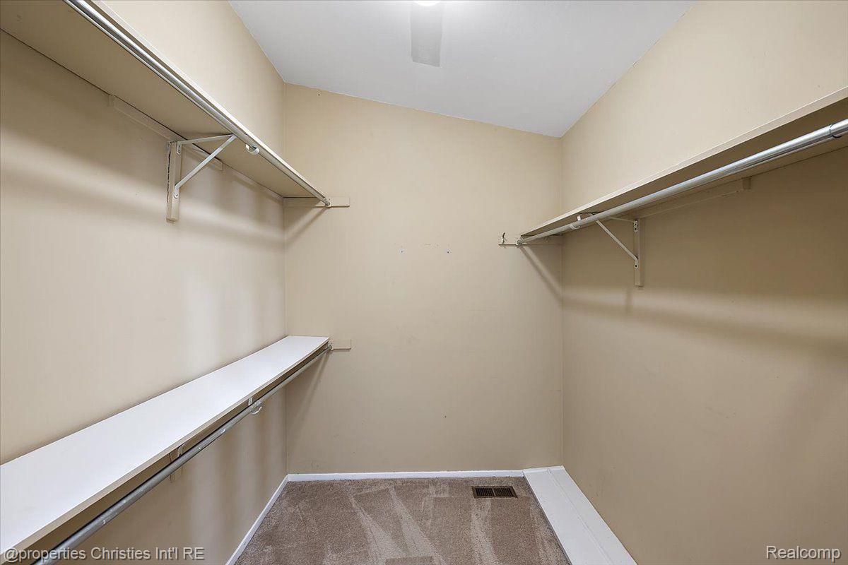 1806 S Hill Boulevard