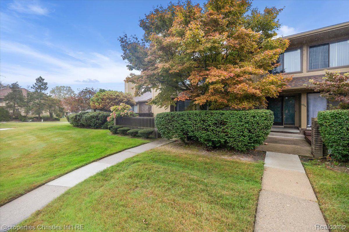 1806 S Hill Boulevard