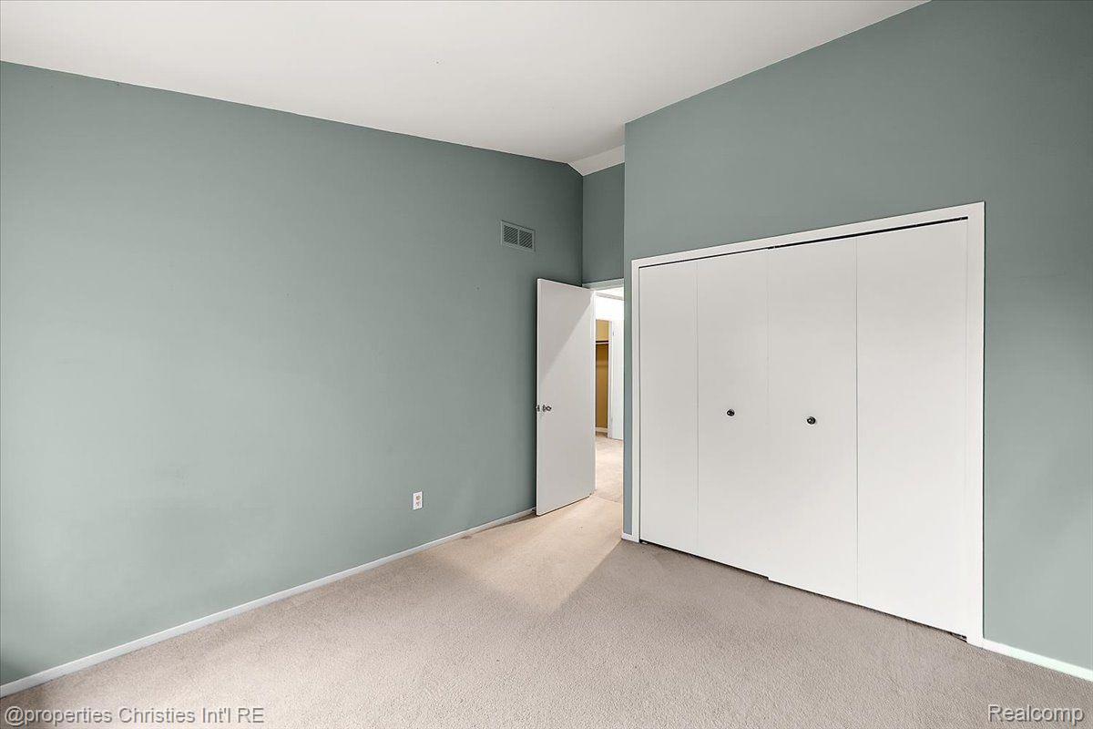 1806 S Hill Boulevard