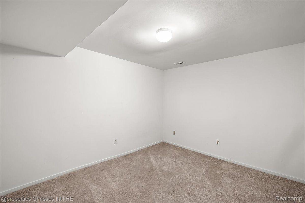 1806 S Hill Boulevard