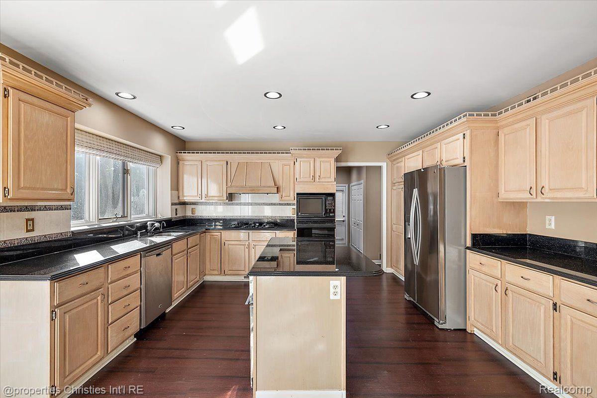 4866 Riverchase Drive