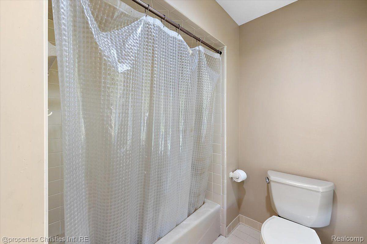 4866 Riverchase Drive