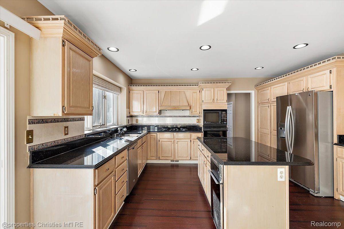 4866 Riverchase Drive