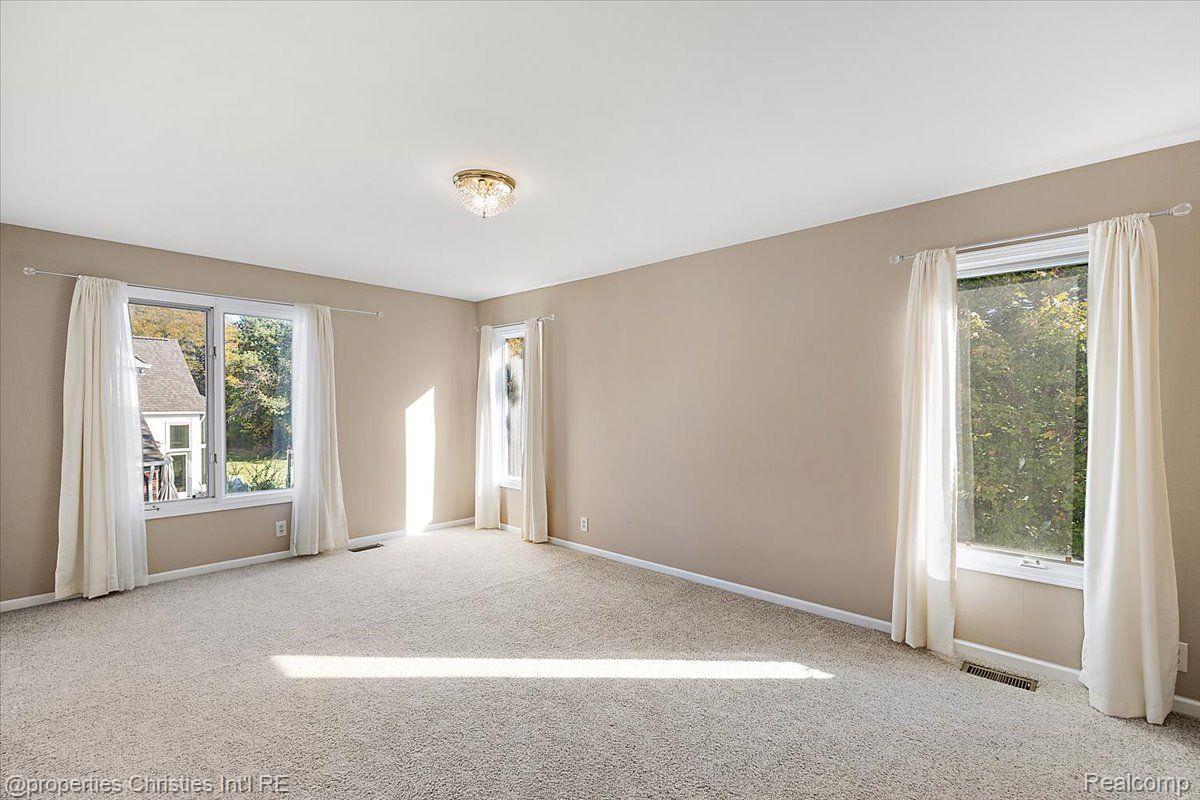 4866 Riverchase Drive