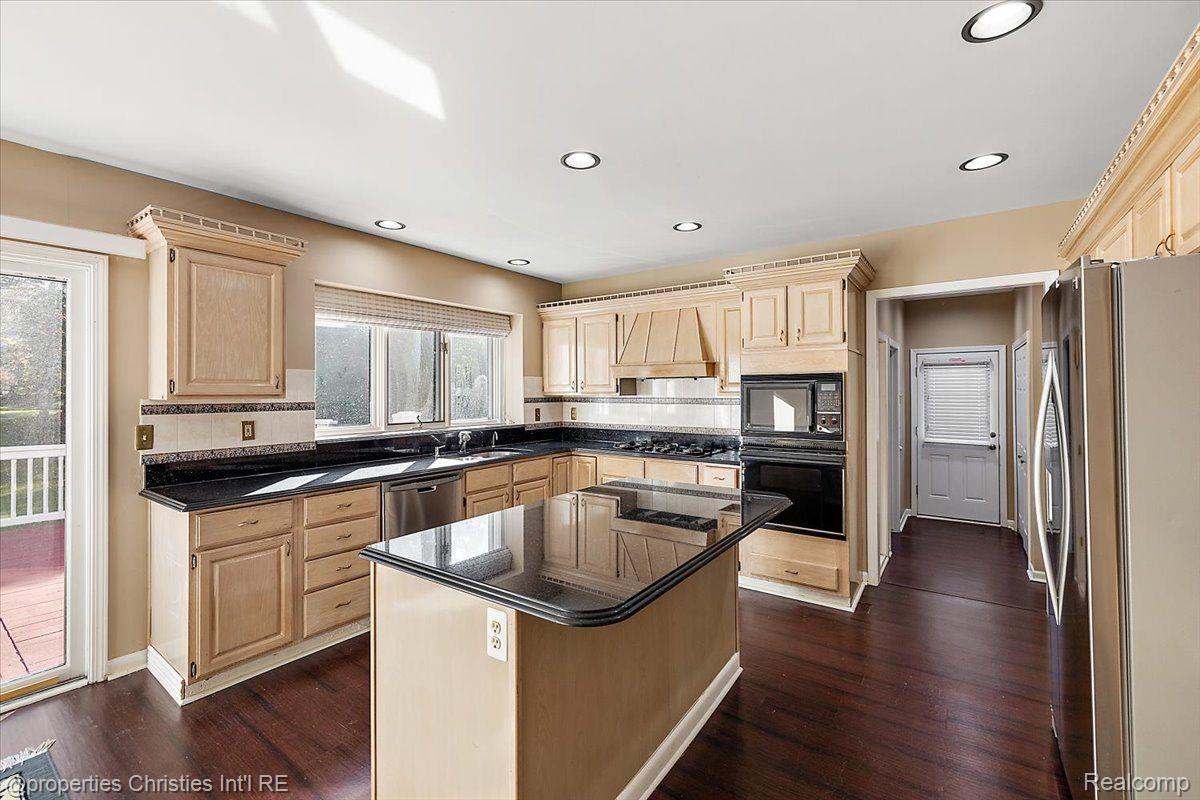 4866 Riverchase Drive