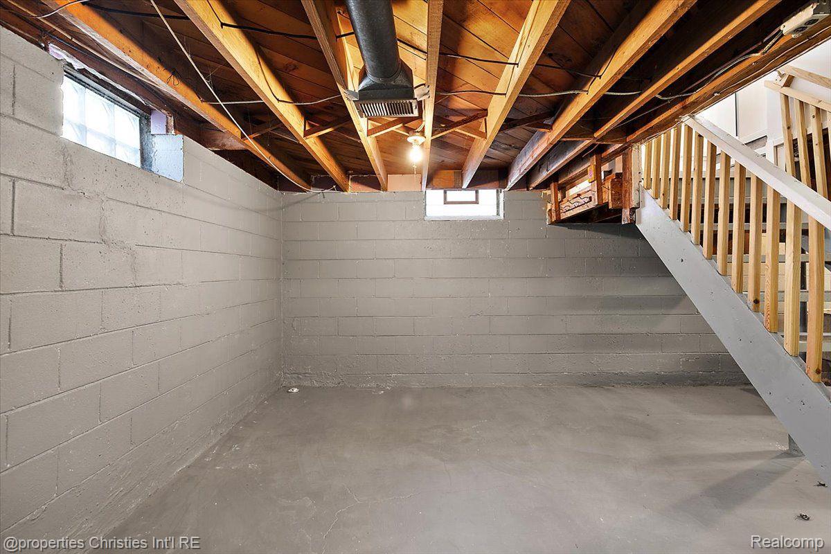 3083 Ellwood Avenue
