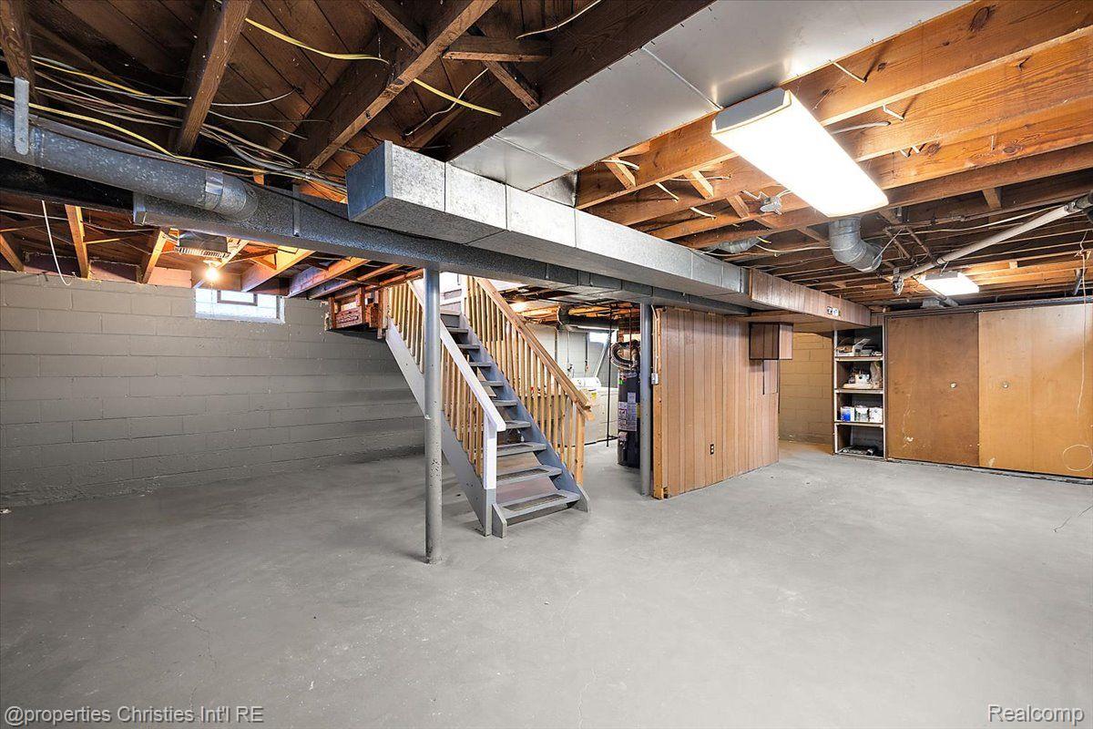 3083 Ellwood Avenue