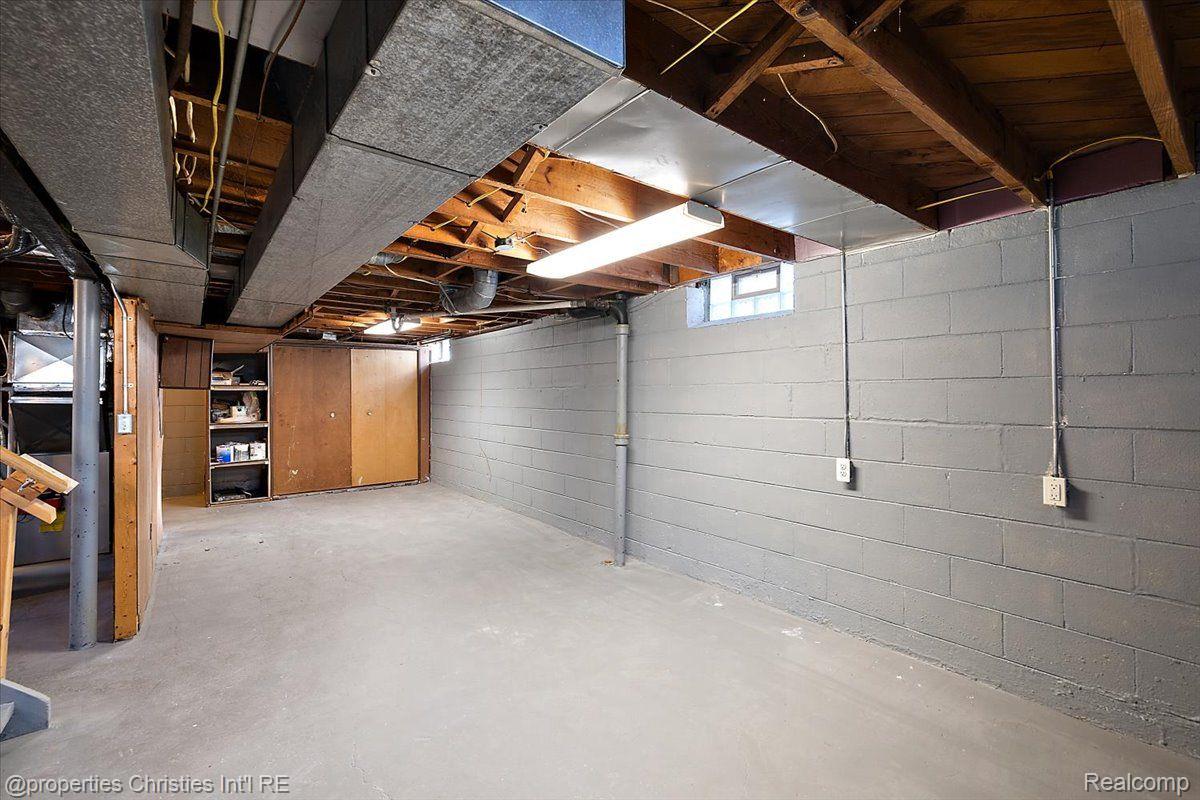 3083 Ellwood Avenue
