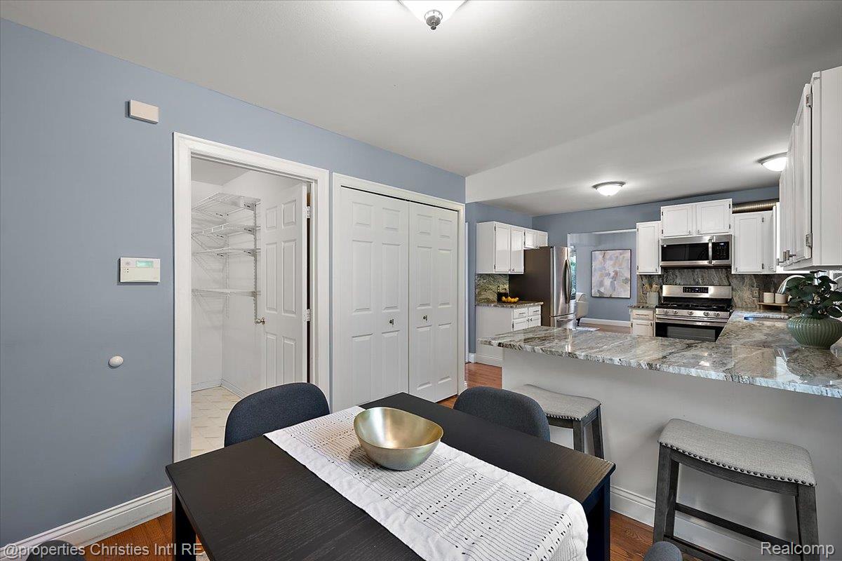 25426 Lindenwood Lane