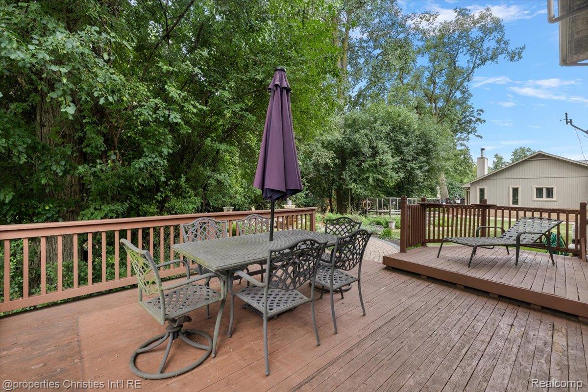 25426 Lindenwood Lane