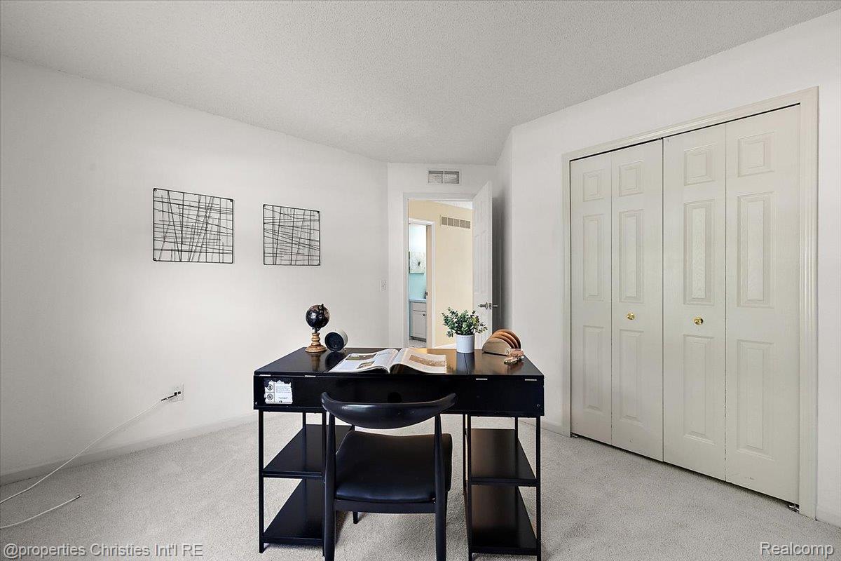 6873 Fox Lane