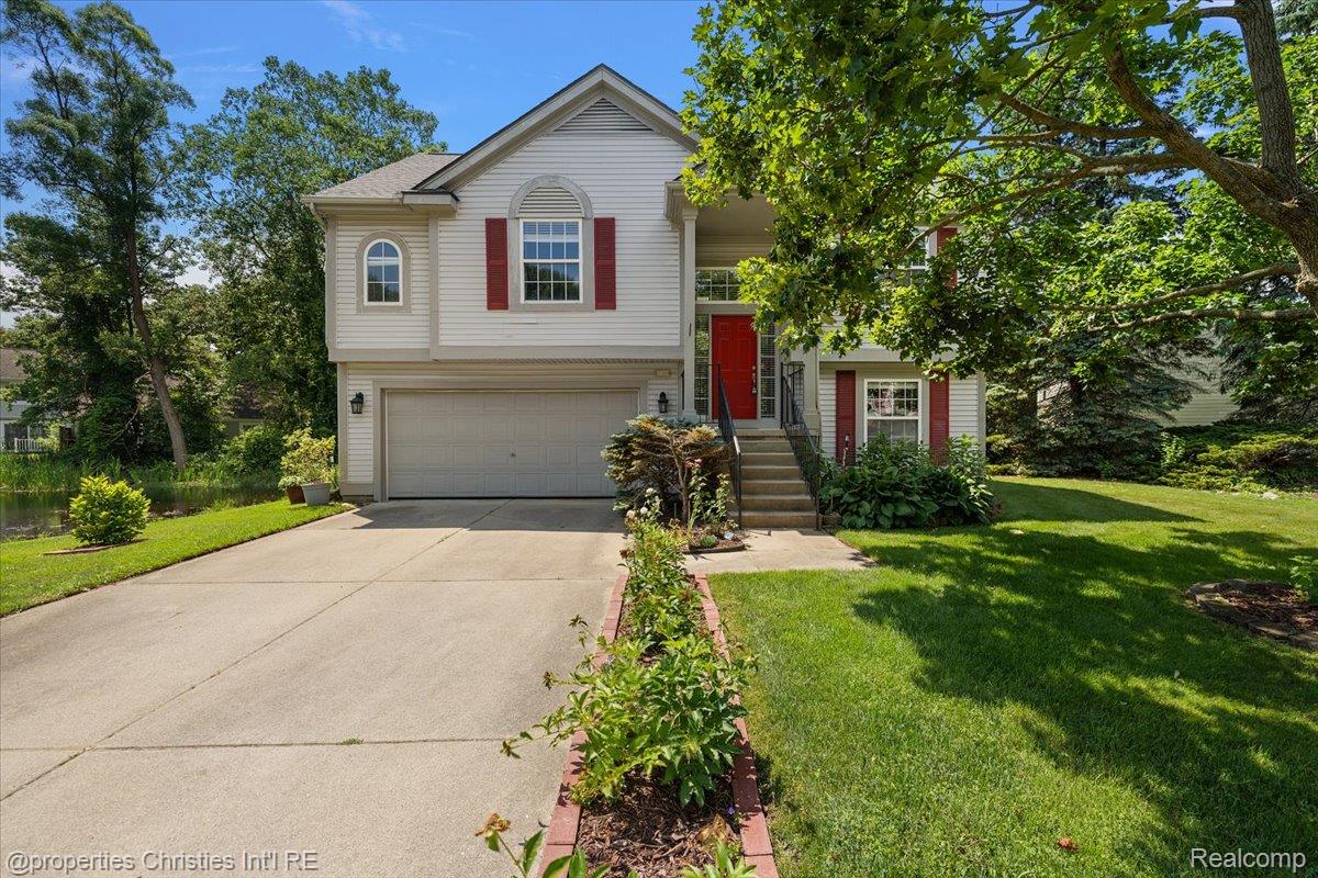 6873 Fox Lane