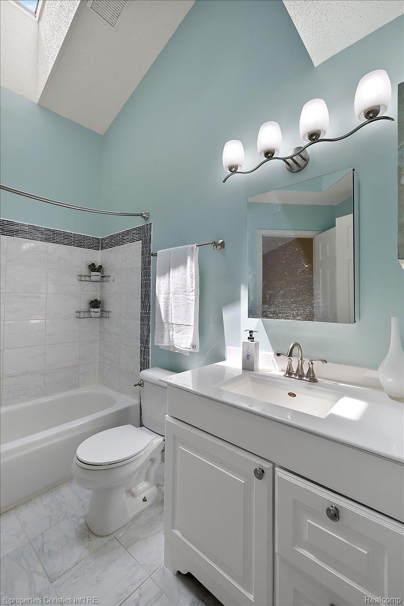6873 Fox Lane