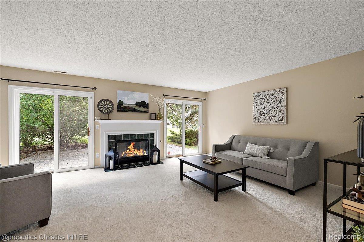 6873 Fox Lane