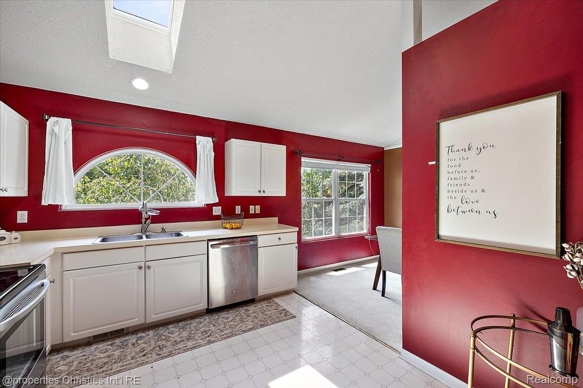 6873 Fox Lane