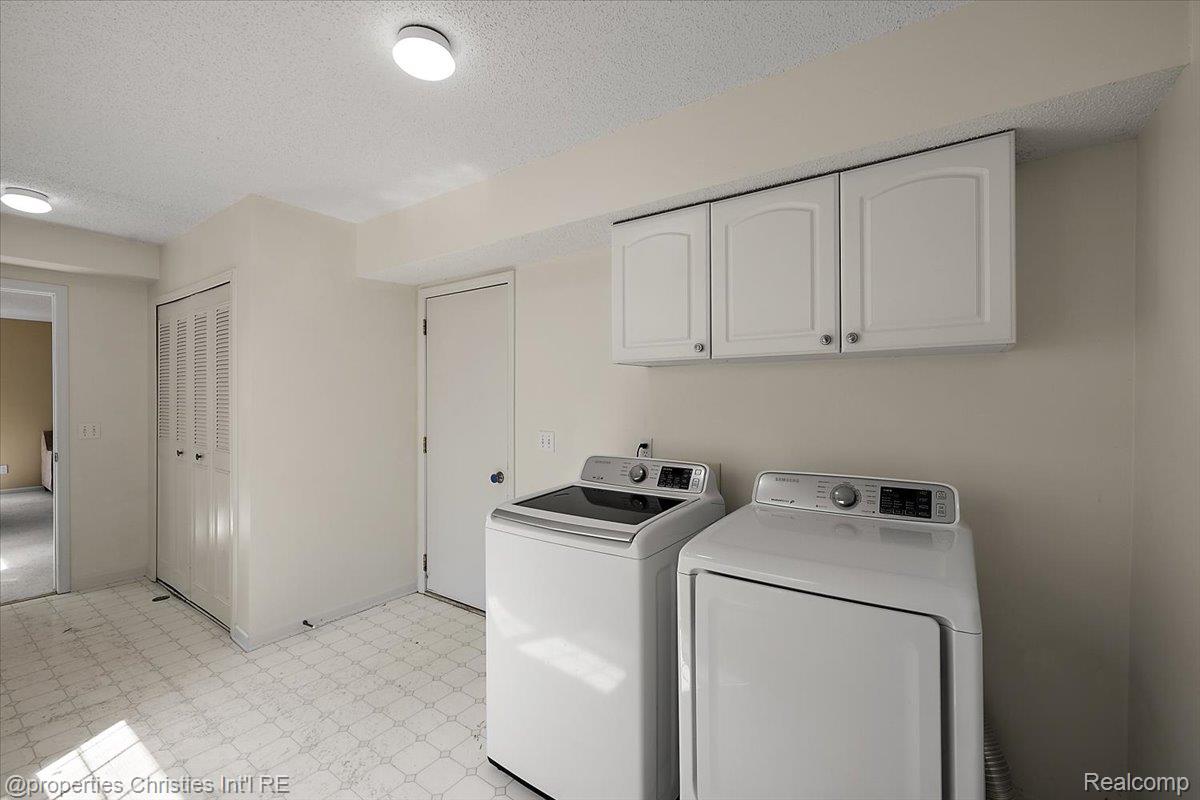 6873 Fox Lane