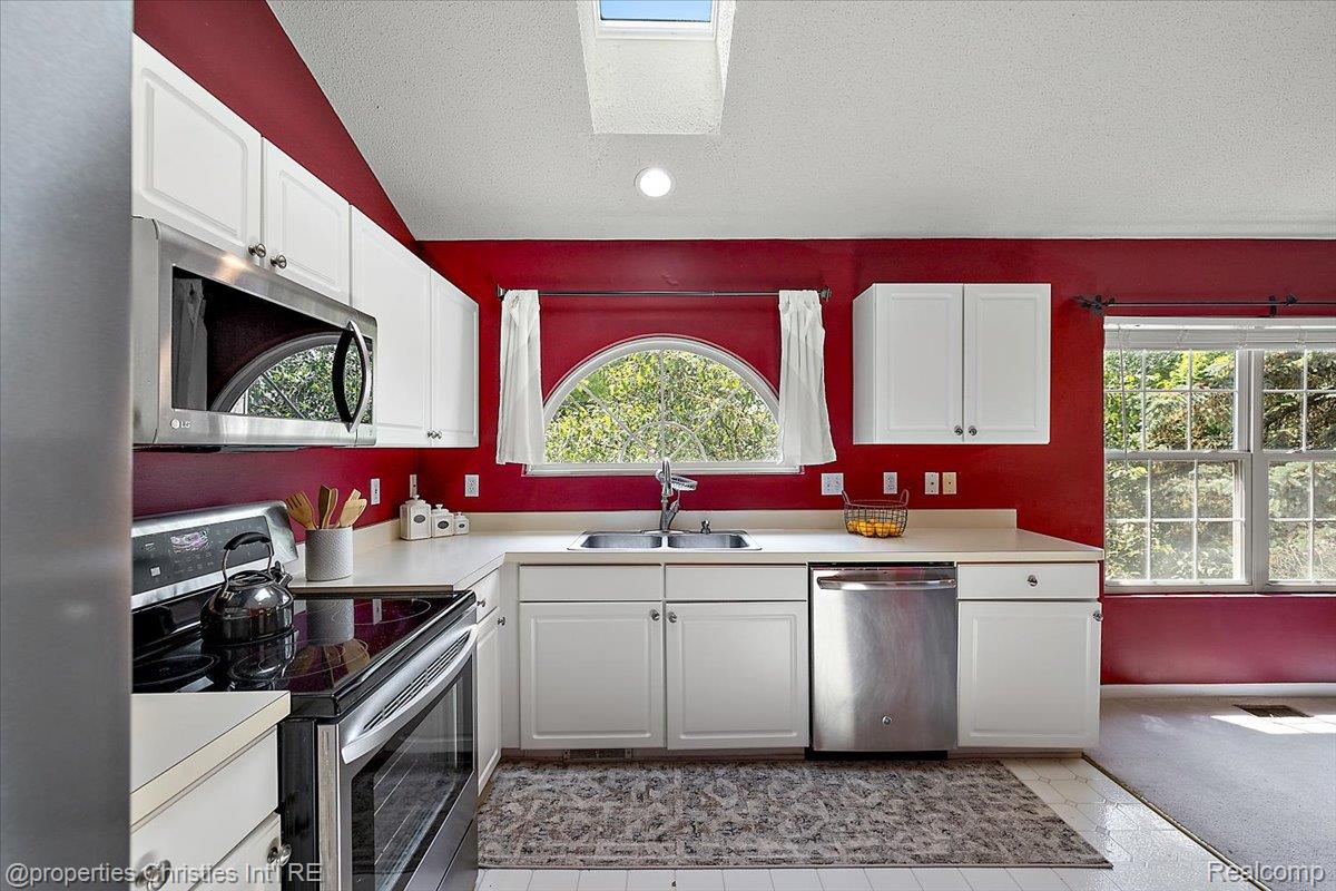 6873 Fox Lane