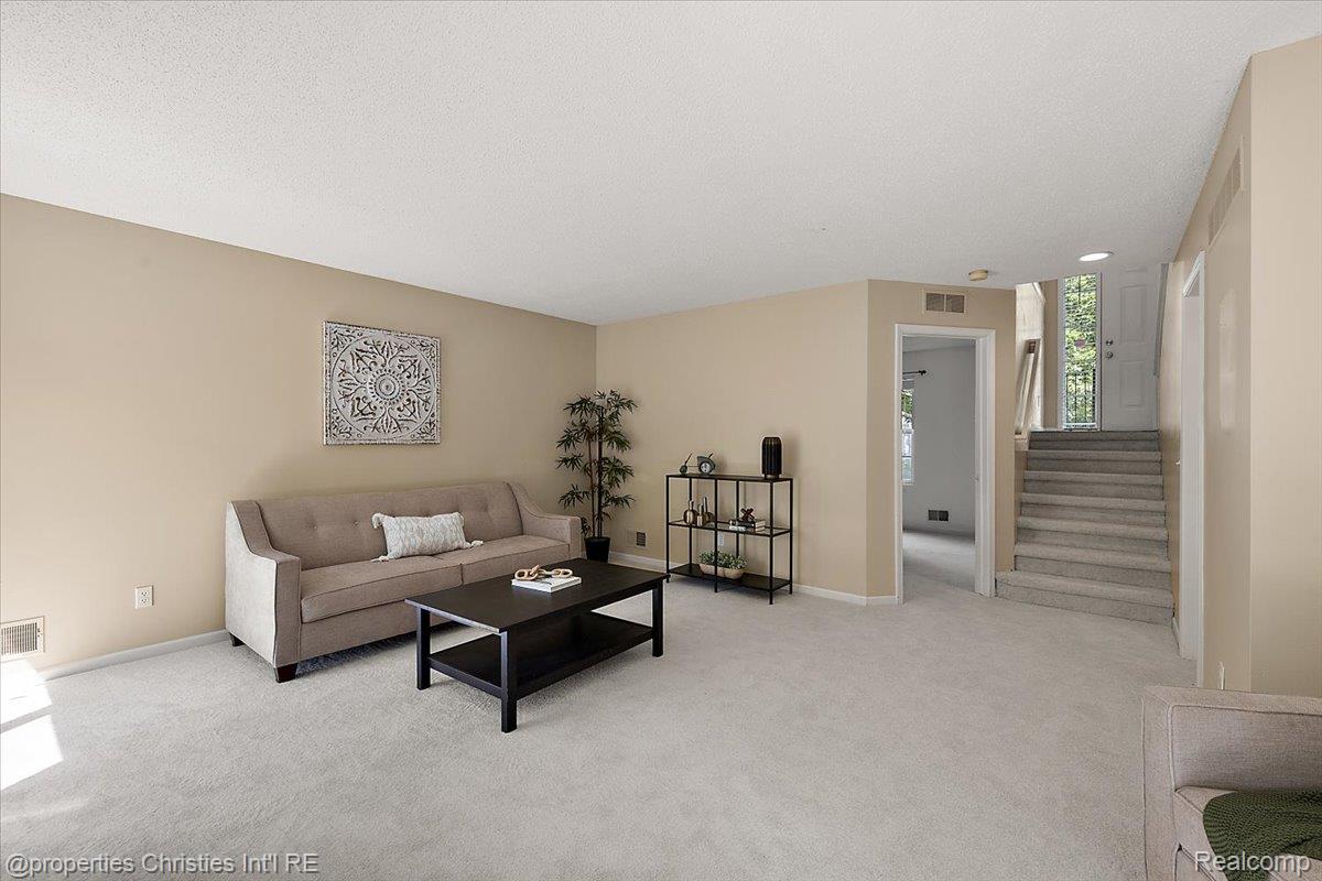 6873 Fox Lane