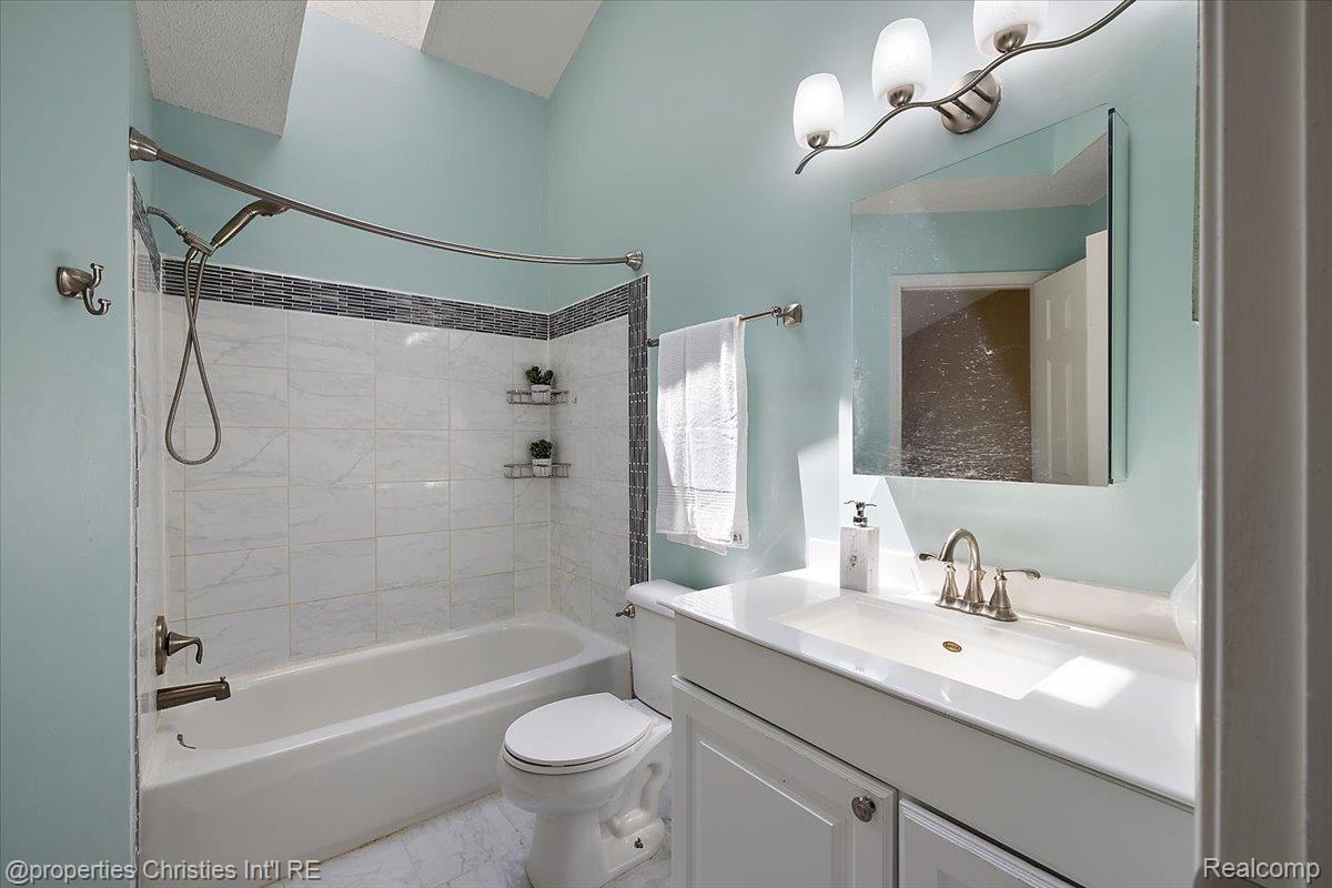 6873 Fox Lane