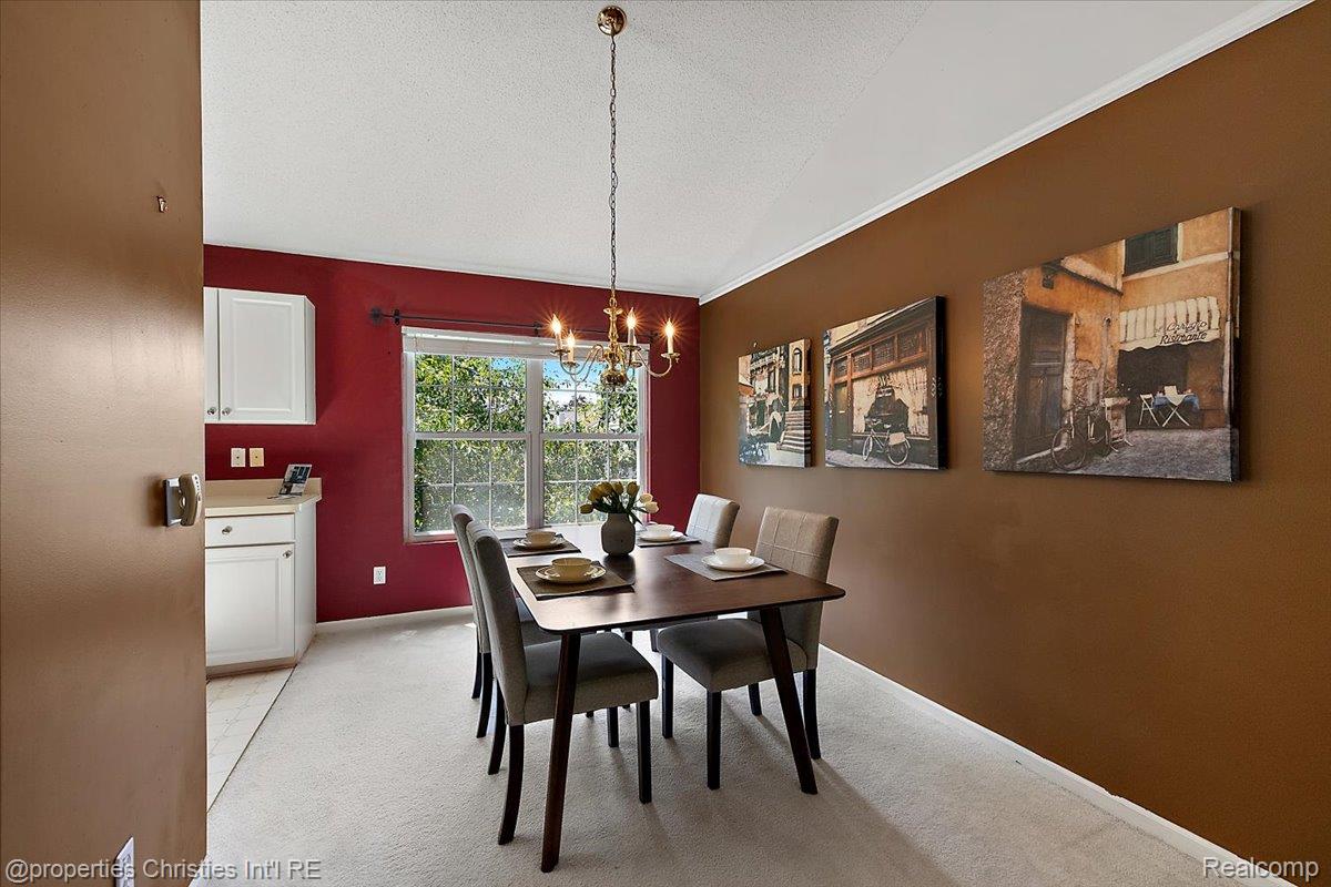 6873 Fox Lane
