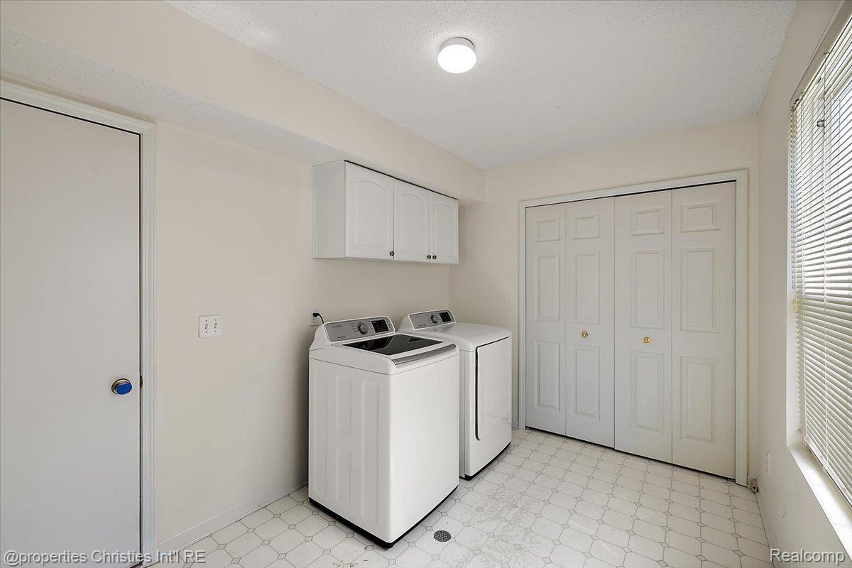 6873 Fox Lane