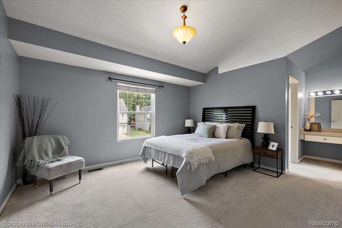 6873 Fox Lane