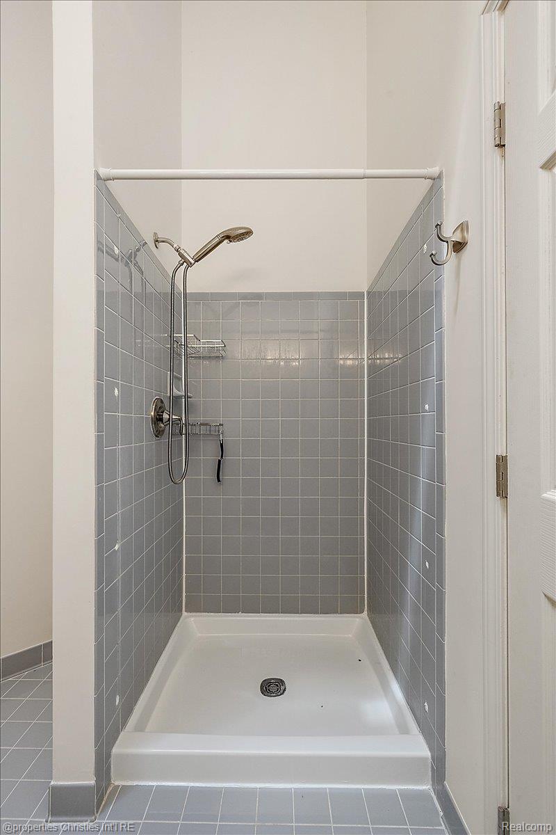 6873 Fox Lane