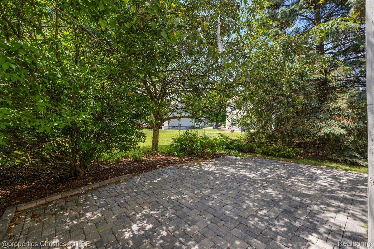 6873 Fox Lane